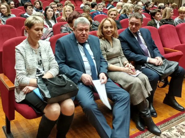 Заместитель Губернатора Нижегородской области Андрей Гнеушев поставил задачи перед областной службой занятости населения и управлениями социальной защиты населения на совещании в Нижегородском кремле