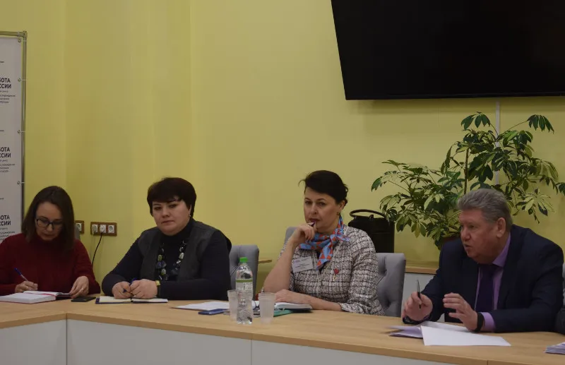 А.Силантьев: «При организации работы по трудоустройству граждан, заключивших соцконтракт, необходимо взаимодействие всех структур в муниципальных образованиях: управлений социальной защиты, центров занятости, работодателей и администраций районов»